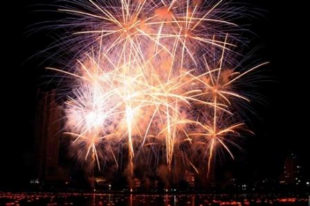 Da Nang illuminée par de magnifiques spectacles pyrotechniques